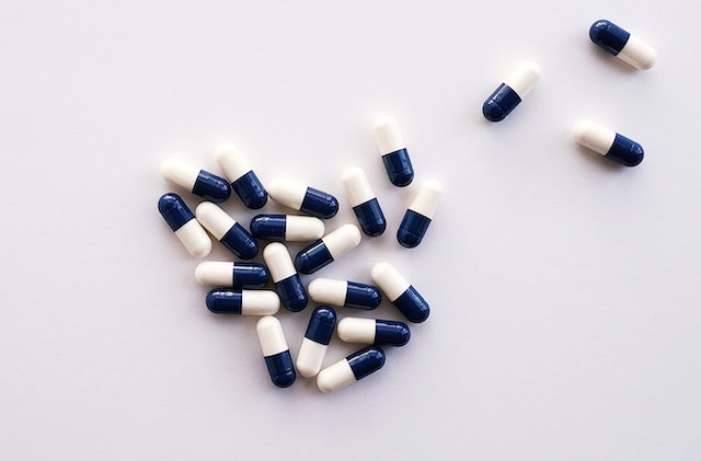 Sinivalkoiset pillerit
